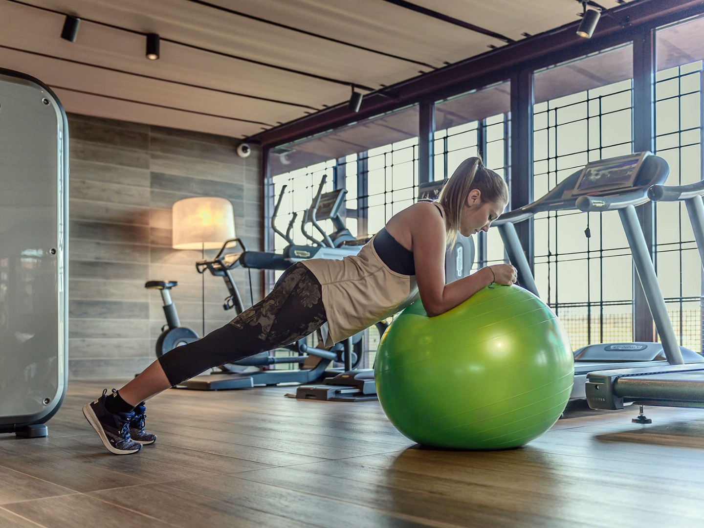 Fitness ball Gymnic Plus 75cmBRQ, yellow